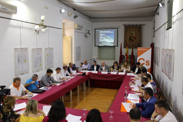 Cs reúne en el Casino al sector empresarial, comercial, y vecinal de Cartagena para evaluar el sector turístico en 2017