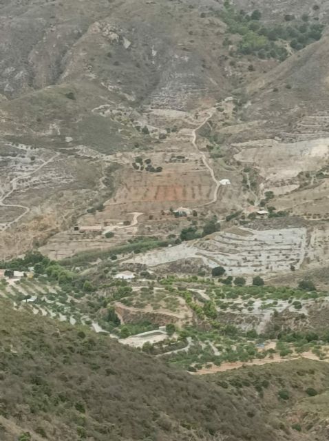MC exige actuaciones para salvar la Torre del Moro y acondicionar el mirador de Peñas Blancas de Perín