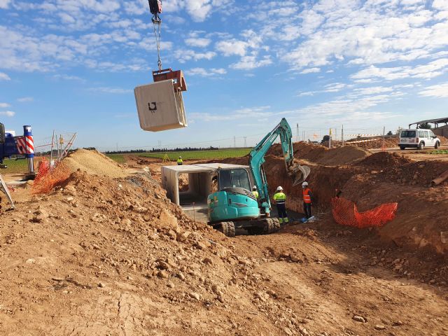 Realiza una obra en la carretera regional que comunica La Aparecida con el polígono de Los Camachos