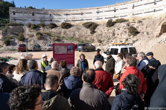 Las excavaciones del Anfiteatro Romano de Cartagena recibe sus primeros visitantes