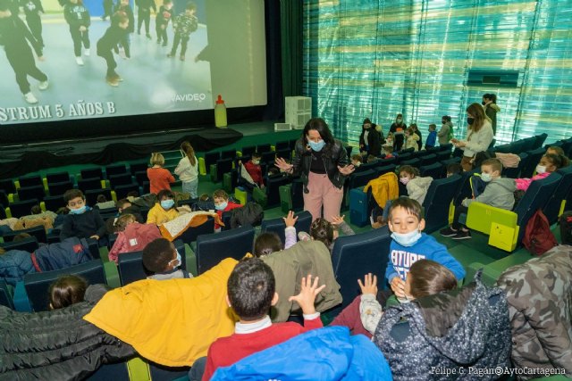 El taller de mímica 'Hablar sin hablar' reúne a 1.400 alumnos en torno al teatro