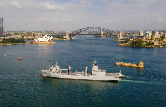 El AAOR 'Supply', construido por Navantia, llega a la Base Naval de Sydney