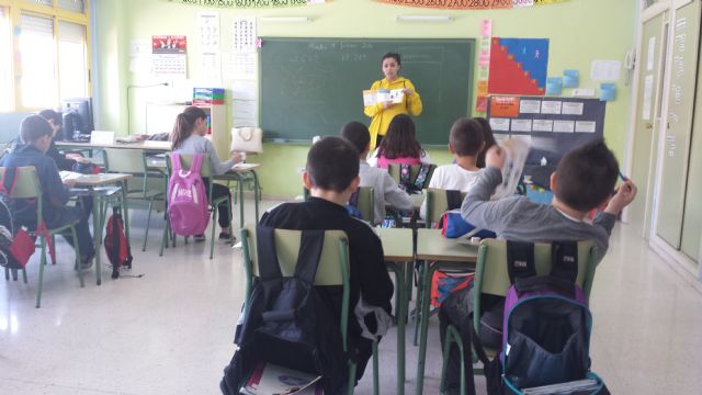 La campaña municipal de reciclado llega a colegios y mercadillos