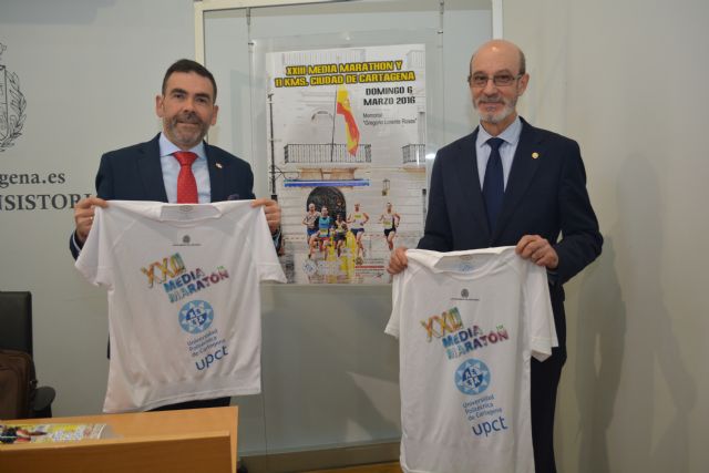 La UPCT viste a los corredores de la Media Maratón de Cartagena