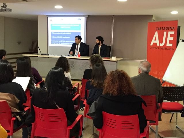 La Comunidad detalla a los jóvenes de Cartagena la ´cuota cero´ para nuevos autónomos y los cursos de Garantía Juvenil
