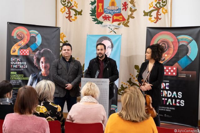 El Concierto Extraordinario de Entre Cuerdas y Metales se tiñe de morado en su octava edición