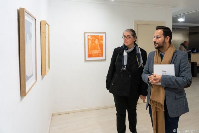 La exposición 'A salvo de polillas', de Virgina Bernal, llega a la Muralla Bizantina