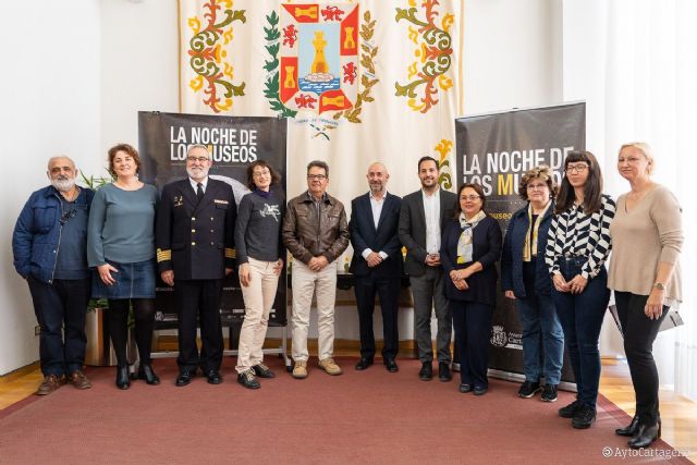 Una luna llena ilumina el cartel de la XI edición de la Noche de los Museos