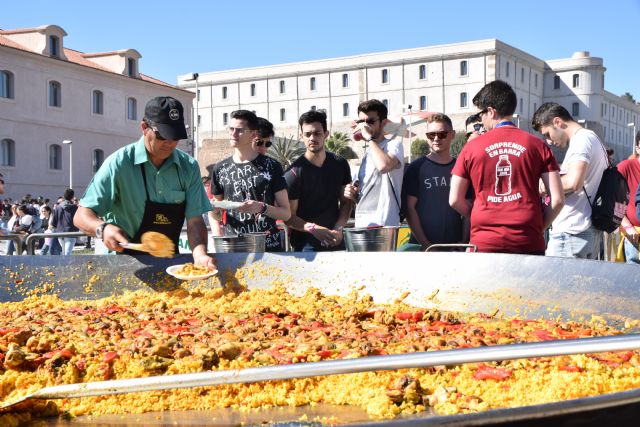 Miles de estudiantes de la UPCT en las paellas de San José 2019