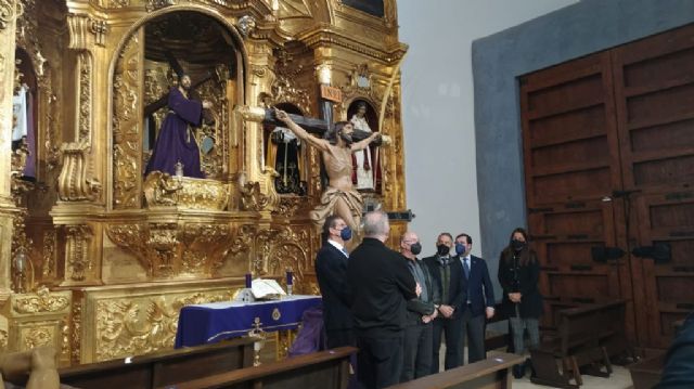 Cultura entrega a la Cofradía Marraja el Cristo de la Agonía restaurado