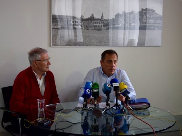 Espejo: 'López persigue mi vivienda legal mientras trata de legalizar la piscina ilegal de Aznar'