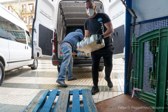 El Paso de los Elefantes y Asadero de Pollos Maribel se unen al dispositivo de emergencia con 4 pallets de alimentos