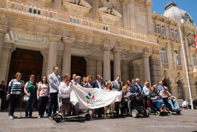 EMACC reivindica en su XX aniversario la puesta en marcha de un Centro de Dia para pacientes de Esclerosis Multiple