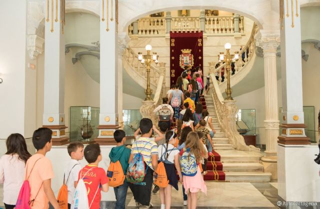 Sesenta alumnos del colegio de Pozo Estrecho visitan el Palacio Consistorial