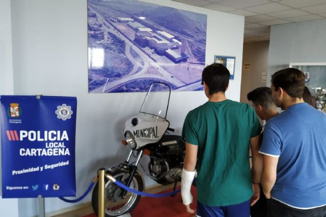 La Policía Local muestra su trabajo a 6 alumnos de 4° de la ESO del IES San Isidoro