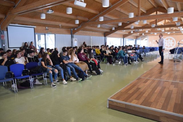 Preparan materiales digitales interactivos de Economía de la Empresa para que los estudiantes preparen la EBAU