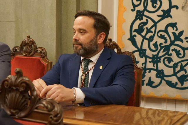 López Escolar (MC) propone una Ordenanza Reguladora del Mobiliario Urbano de todo el municipio