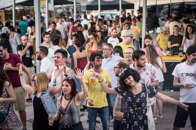 El II Festival Vente Pijo congregó a cientos de personas en un ambiente de música y gastronomía