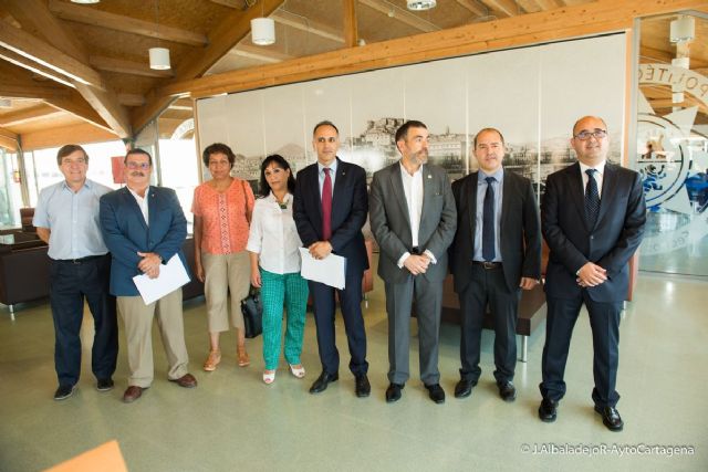 Una treintena de cursos y actividades nauticas dinamizaran el centro urbano en agosto