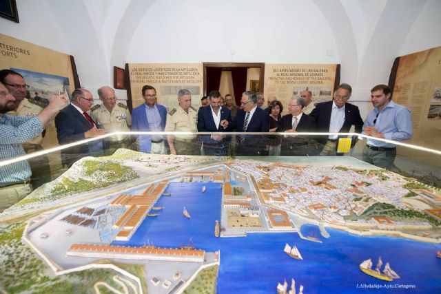 La maqueta de la Cartagena del siglo XVIII se presento ayer en el Museo Militar