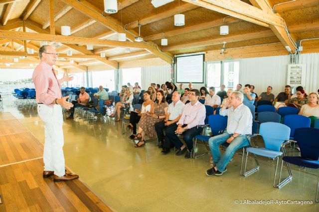 Seminario con jefes y sindicatos para la elaboracion de una nueva relacion de puestos de trabajo