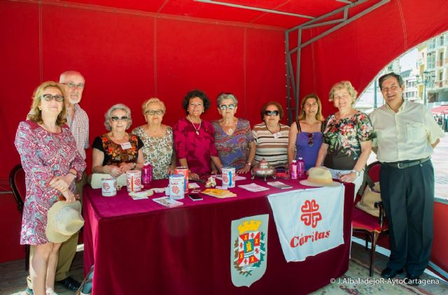 La mesa petitoria municipal a favor de Caritas  recauda mas de mil euros