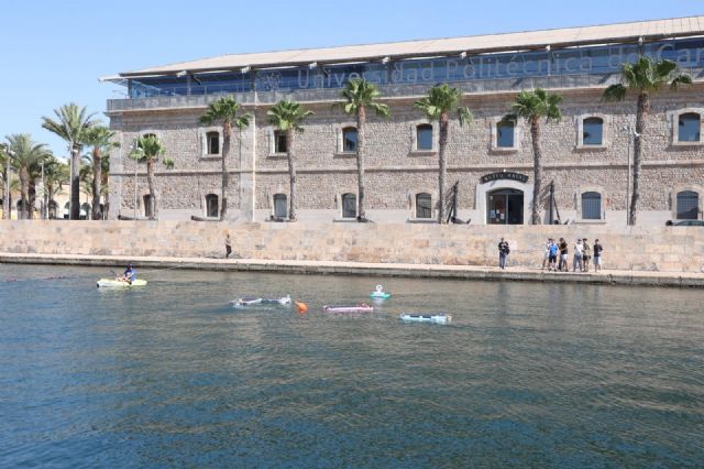 Alumnos de seis institutos compiten en Cartagena con barcos impulsados por energía solar
