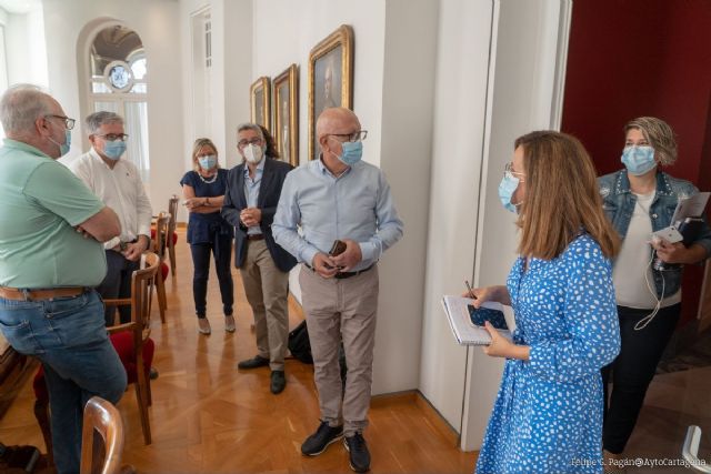 Vecinos, Ayuntamiento y Salud acuerdan mejorar la información a los usuarios de área sobre la atención médica en la ´nueva normalidad´