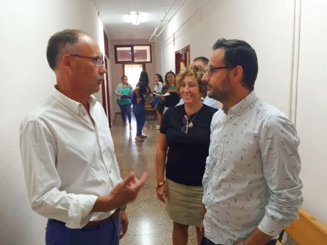 El concejal de Educación exige a la consejería una partida económica para el mantenimiento del IES Elcano