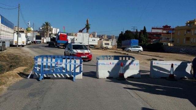 El acceso de vehiculos hacia el campamento festero esta restringido a los vehiculos autorizados durante las fiestas