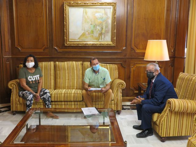 La Asociación Héroes del Cavite presenta su programa de actividades al Presidente de la Asamblea Regional