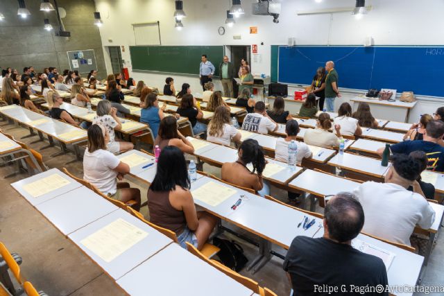 Cerca de 1.200 opositores optaron este domingo a un centenar de plazas de auxiliar administrativo en el Ayuntamiento