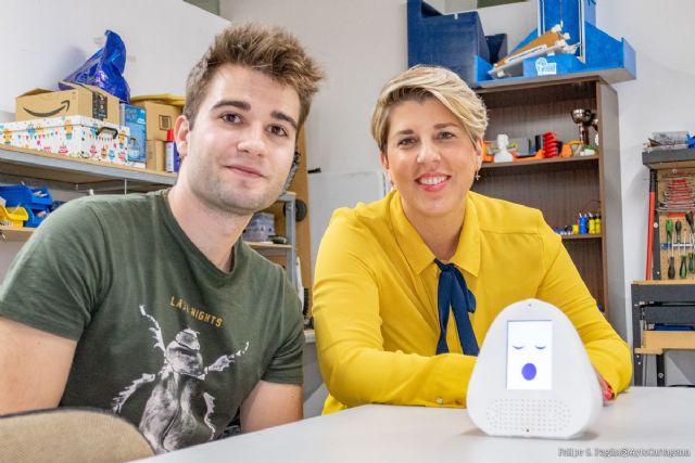 Un alumno de la UPCT desarrolla un robot para acompañar y ayudar a persona mayores que vivan solas