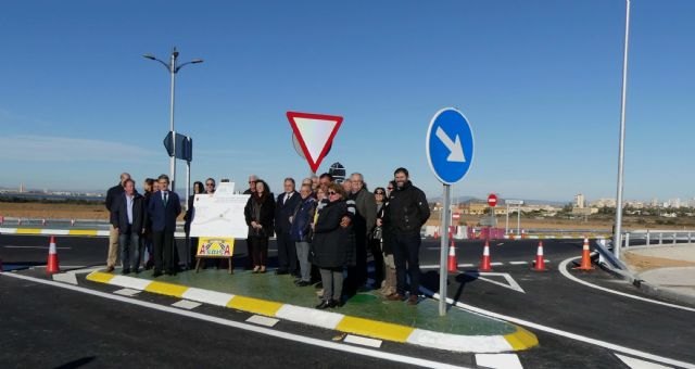 Fomento pone en servicio una nueva rotonda en la autovía de La Manga para mejorar el acceso a Cabo de Palos