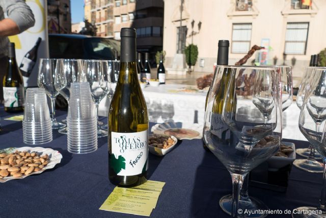 Tomas Ferro presenta su vino procedente de la añada 2017