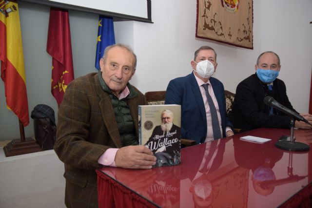 Medina Precioso presenta su nuevo libro, biografía del codescubridor de la evolución