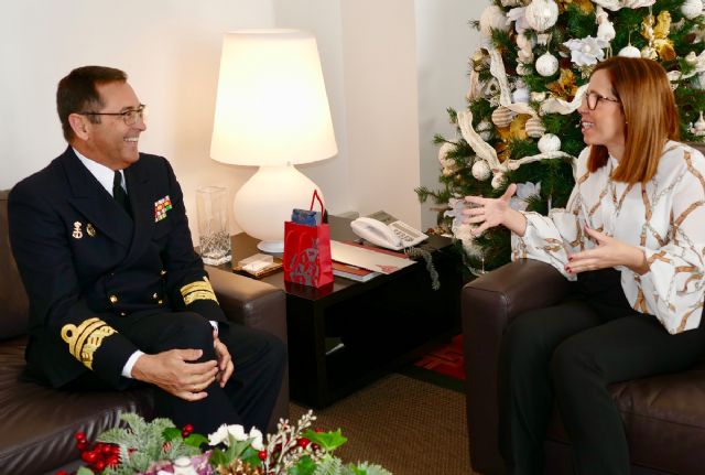 El almirante de Acción Marítima se despide de la alcaldesa