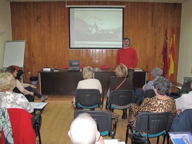 El patrimonio cultural del Campo de Cartagena protagonizó el taller Un Paseo por la Historia