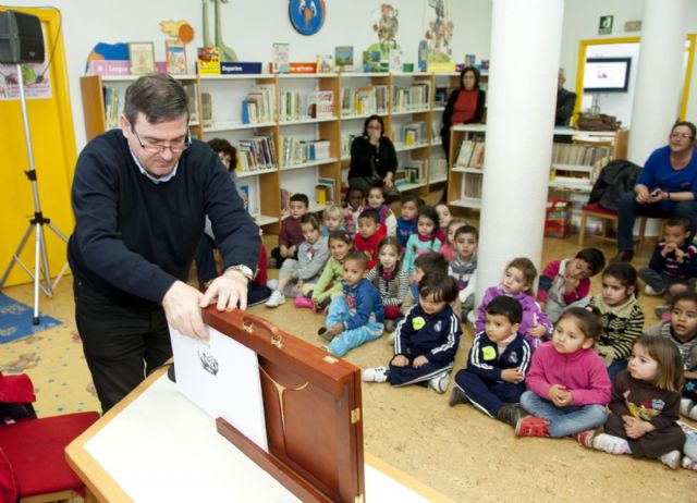 El escritor Carles Cano se reunira con niños de 3 a 5 años en bibliotecas municipales