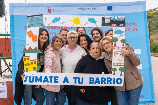 Arroyo anima a los vecinos de Lo Campano a participar en el plan social que se diseña para la zona