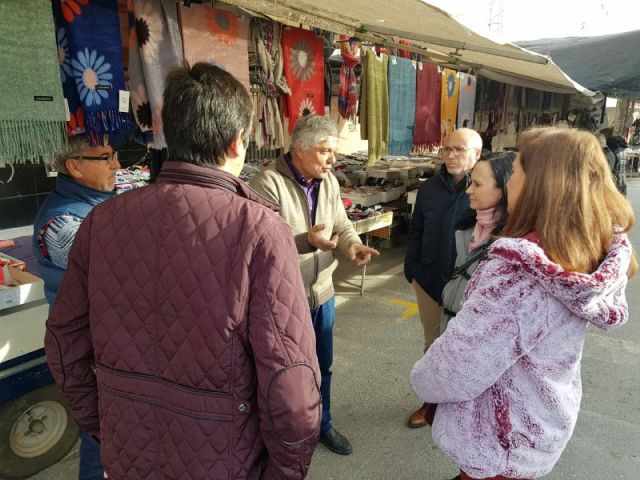 MC: El Gobierno pone en peligro el futuro de los mercadillos abandonando a los profesionales del sector