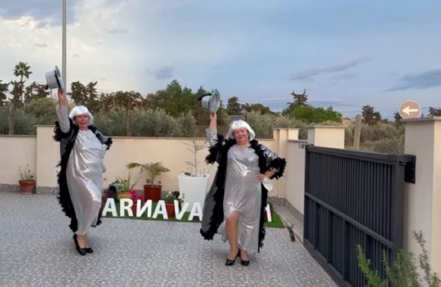 Los mayores también celebran el Carnaval sin salir de casa