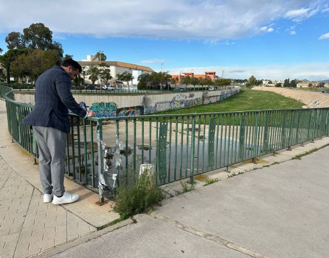 MC exige actuaciones ante los problemas de salubridad, seguridad y limpieza junto al colegio San Vicente de Paúl