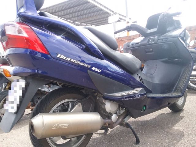Detenido el conductor de una motocicleta que se dio a la fuga con dos pasajeros