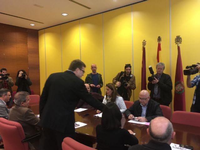 Cs anuncia que 'congela' sus relaciones con el Gobierno tras la decisión de colocar de interventor a un ex dirigente del PSOE