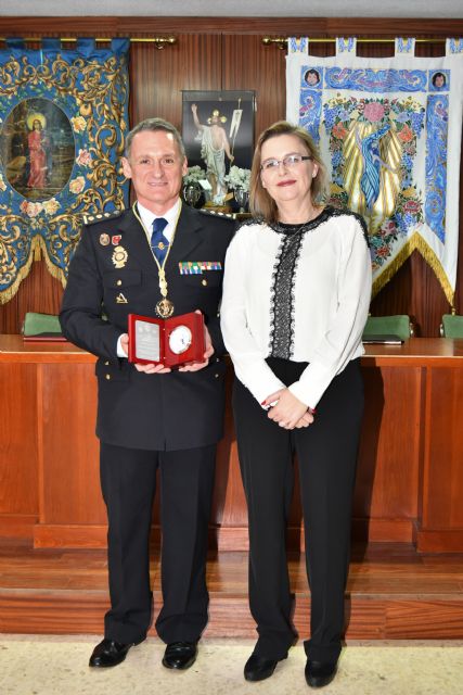 El comisario, Ignacio del Olmo, nombrado Hermano de Honor del Jesús Resucitado