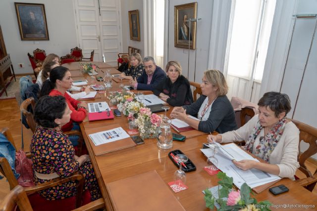 La vicealcaldesa reúne a las empresas de servicios domiciliarios para garantizar la máxima protección contra el contagio de las personas más vulnerables