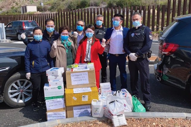 La comunidad china regala miles de mascarillas a sanitarios y Policía Local