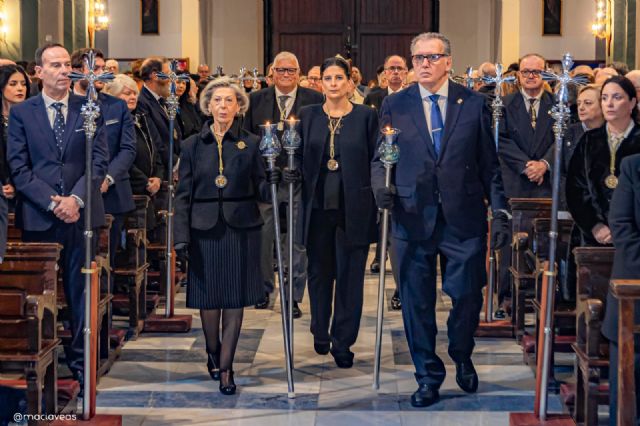 El Resurrexit llena Santa María en un acto solemne y emotivo