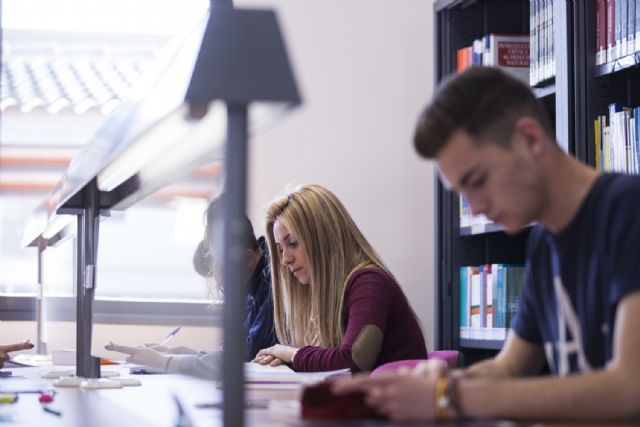 UCAM Cartagena organiza una exposición, un taller de cuentacuentos, un intercambio de libros y una charla en torno al 23 de abril